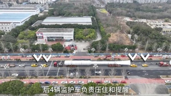 辉煌配资 “现代镖师”大件运输从业者记录工作日常：入职一个多月涨粉200万，天天被催更