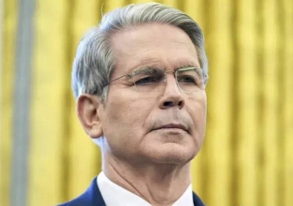 全智股配 美财长破防后，中国突然换将？贝森特更大噩梦来了